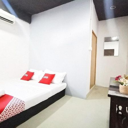 Hotel OYO 89398 Doorbellz Kota Kinabalu Exterior foto
