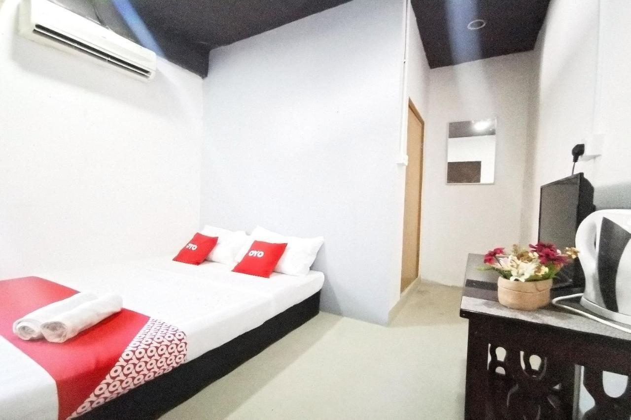 Hotel OYO 89398 Doorbellz Kota Kinabalu Exterior foto
