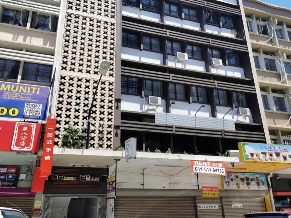 Hotel OYO 89398 Doorbellz Kota Kinabalu Exterior foto