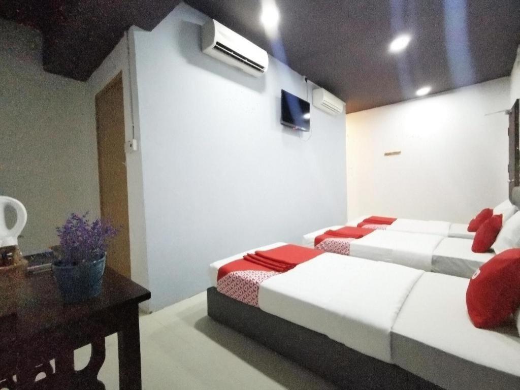 Hotel OYO 89398 Doorbellz Kota Kinabalu Exterior foto