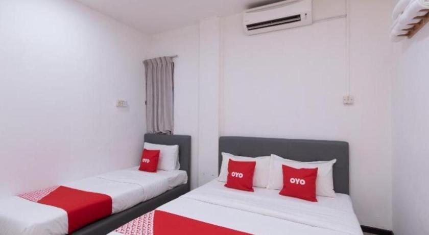 Hotel OYO 89398 Doorbellz Kota Kinabalu Exterior foto