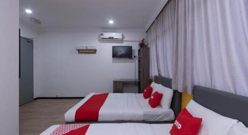 Hotel OYO 89398 Doorbellz Kota Kinabalu Exterior foto